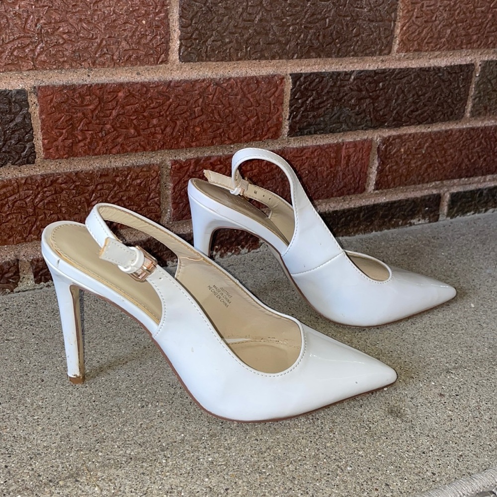 White point closed toe heels